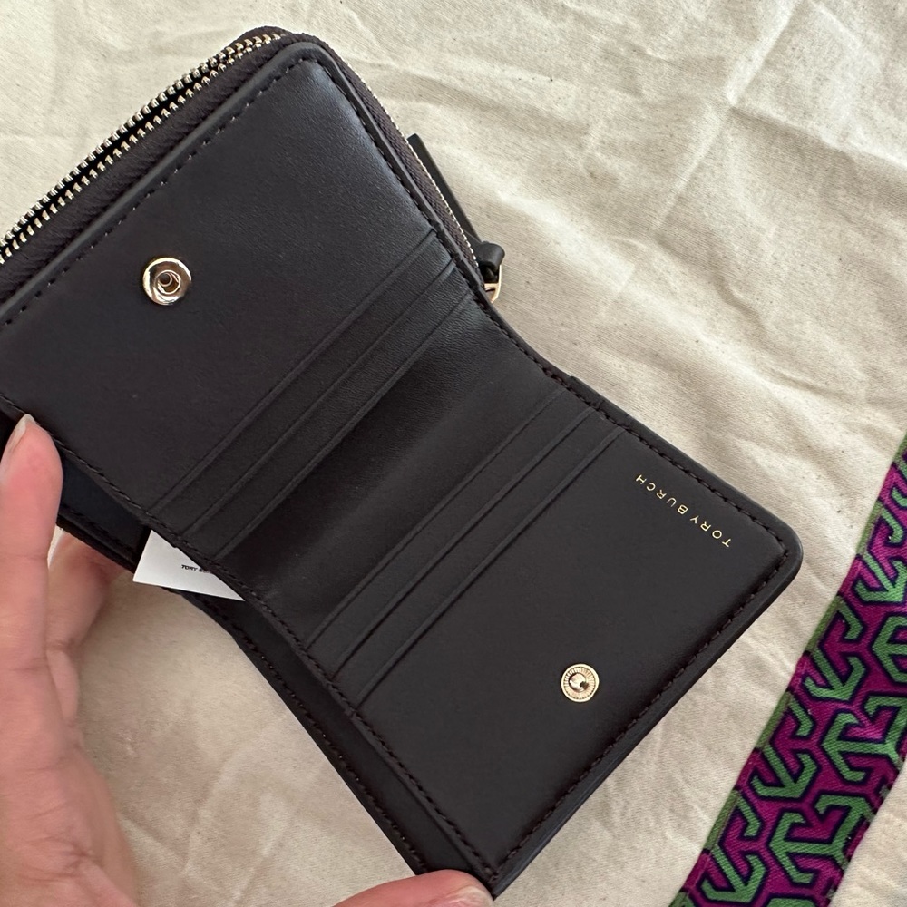 New Tory Burch Thea Embossed Bi Fold Wallet Dark Mahogany Gold Brown - Picture 4 of 6